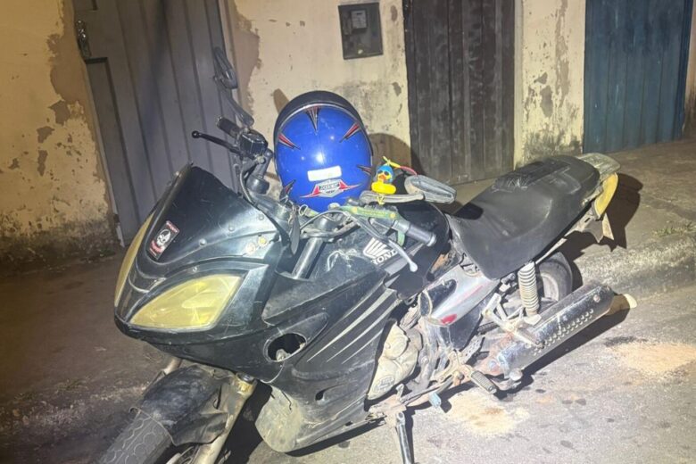 Homem é preso e motocicleta com sinais de adulteração é apreendida em Itabira