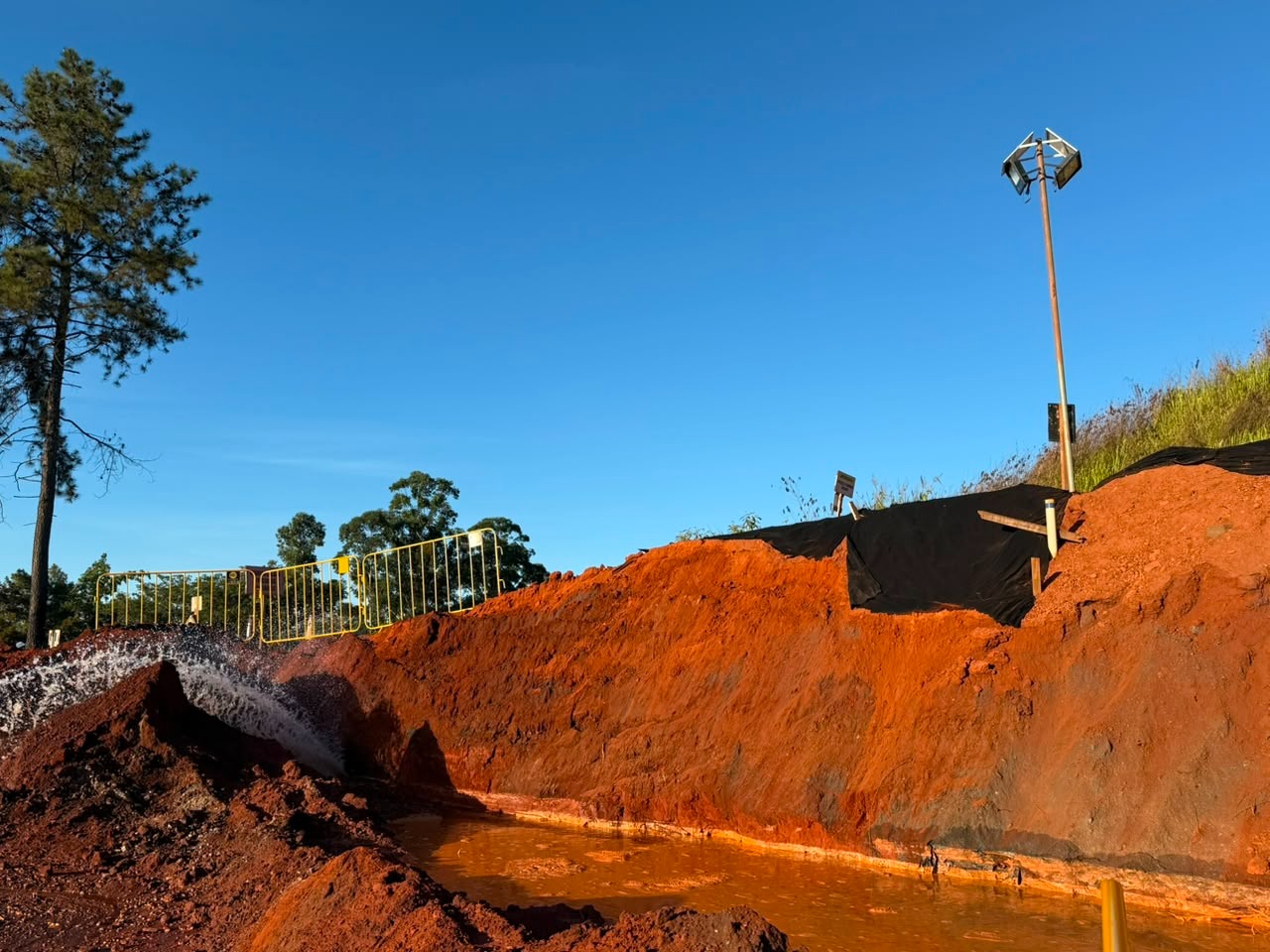 Manutenção emergencial afeta abastecimento de água em diversos bairros de Itabira. Saiba mais