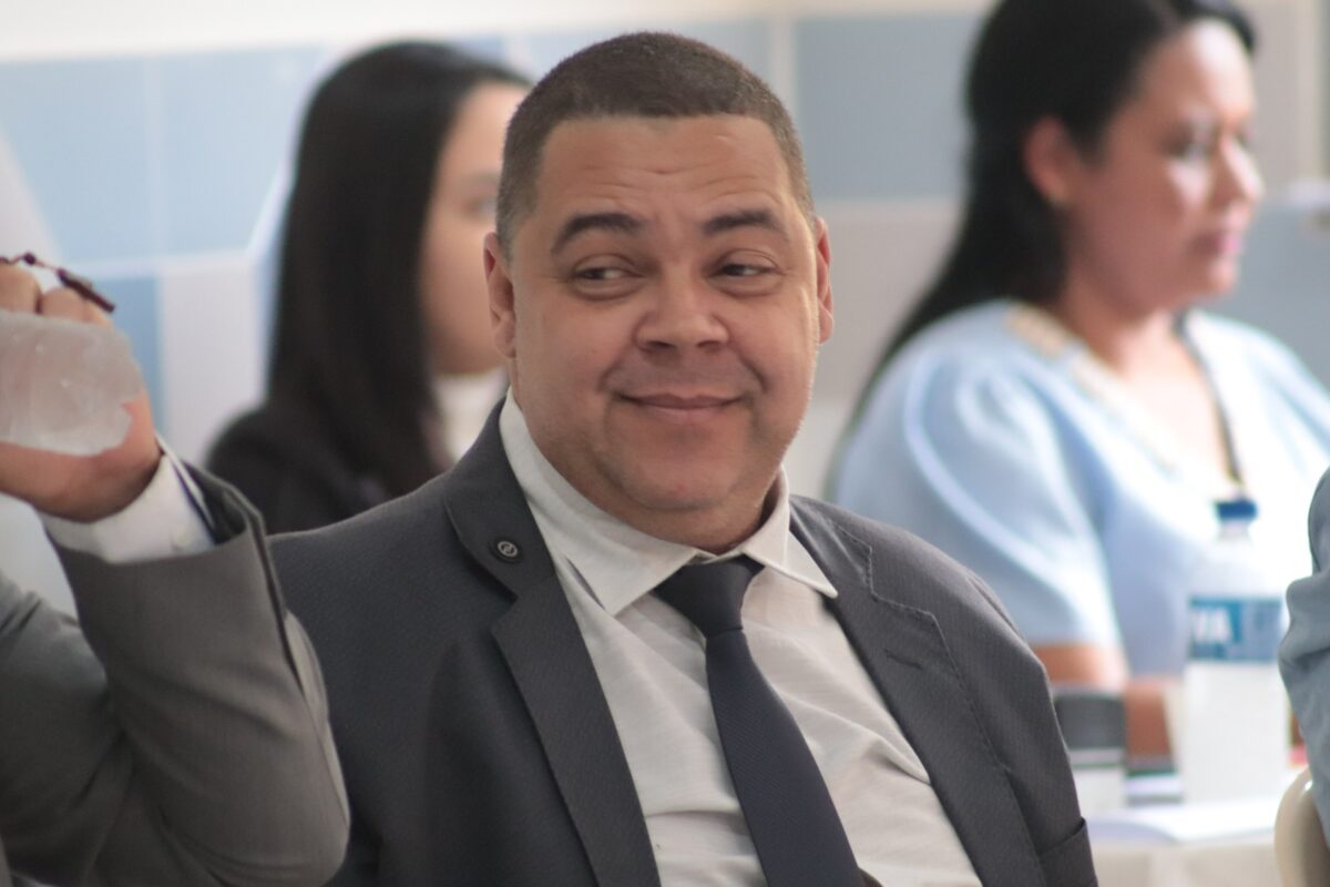 Luiz Carlos diz que Bernardo Rosa só anda “entre a elite”; vereador reage, fala em “preconceito estrutural” e ameaça dar voz de prisão