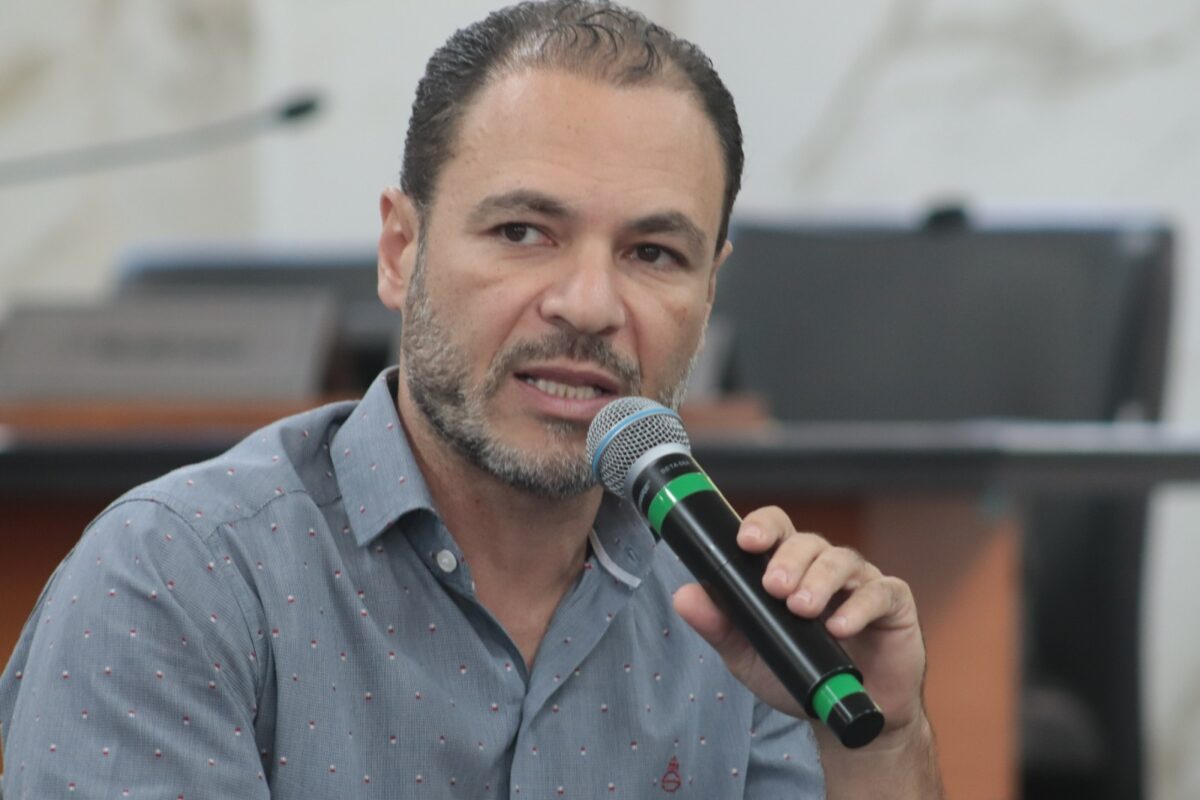 Itabira: projeto de lei prevê abono de faltas para alunos autistas em casos de crises e tratamentos