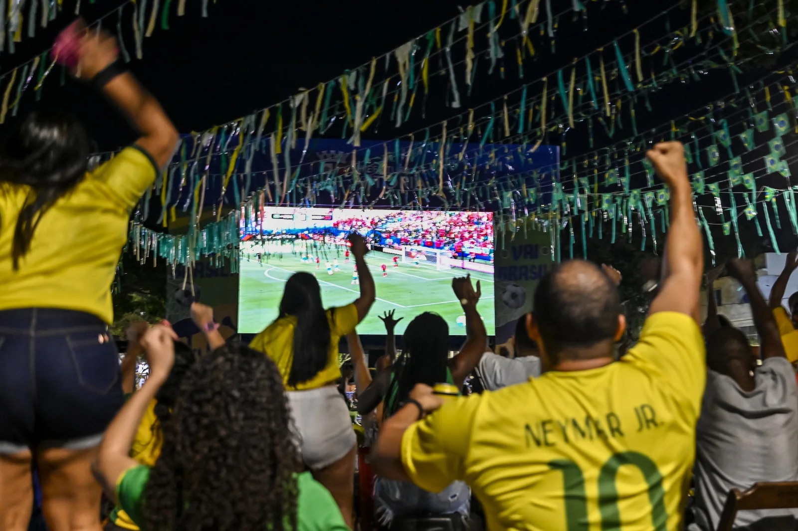 Itabira: transmissão do jogo entre Brasil e Japão promete reunir torcedores no projeto “Nossa Rua é Hexa”, no bairro Gabiroba