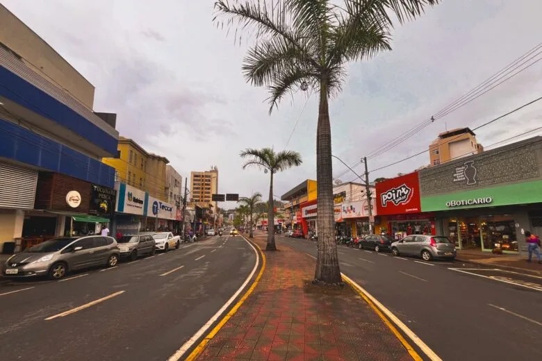 Comércio de Itabira deve funcionar até as 13h em dia de jogo do Brasil, sugere CDL