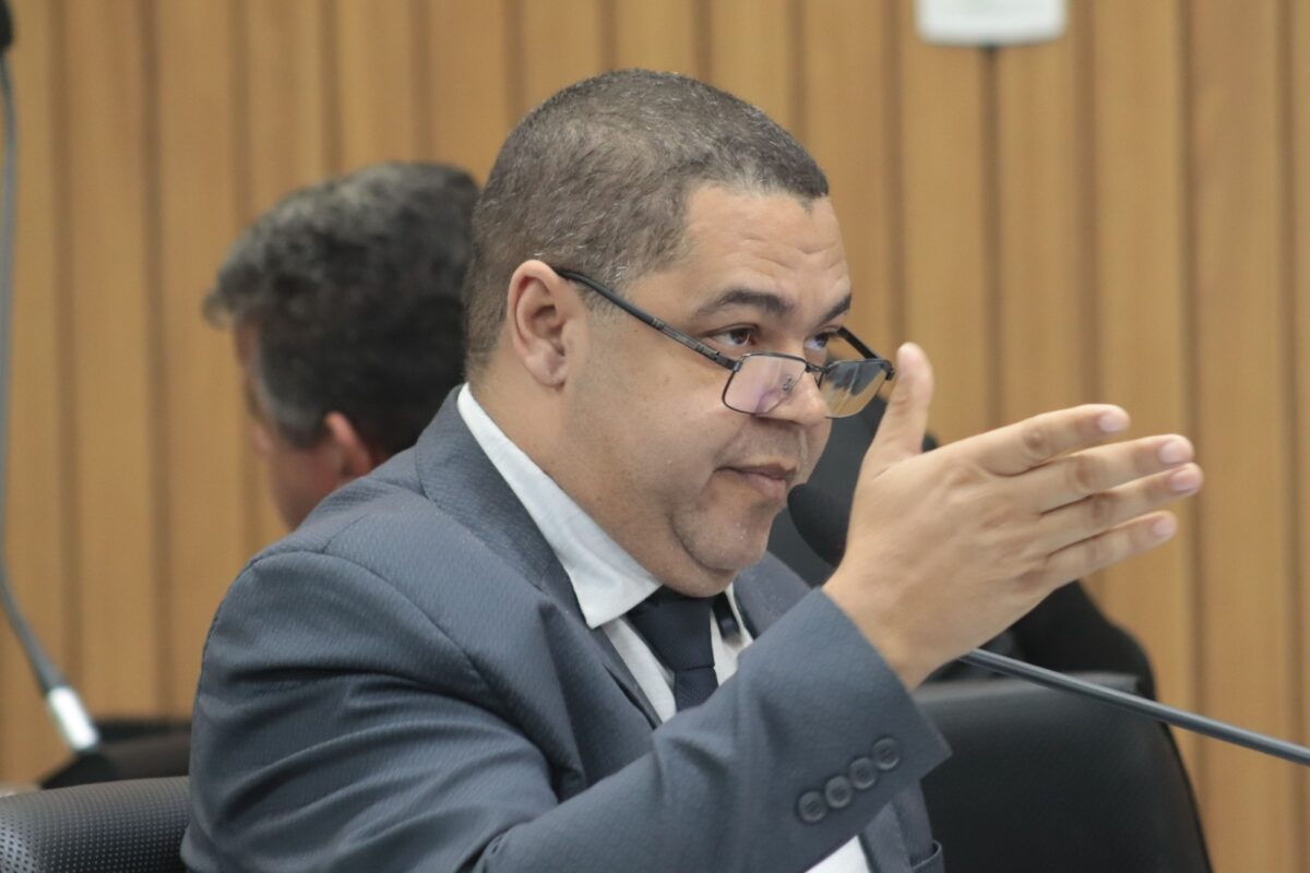Luiz Carlos critica criação de cargo para Posto UAI e Carlin Filho rebate: “Você deveria ter lido o projeto”