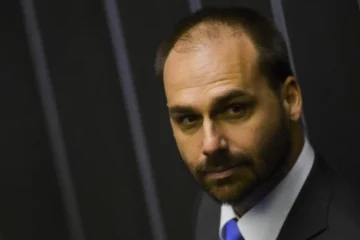 Defensoria pede adiamento, mas STF mantém julgamento de Eduardo Bolsonaro na pauta