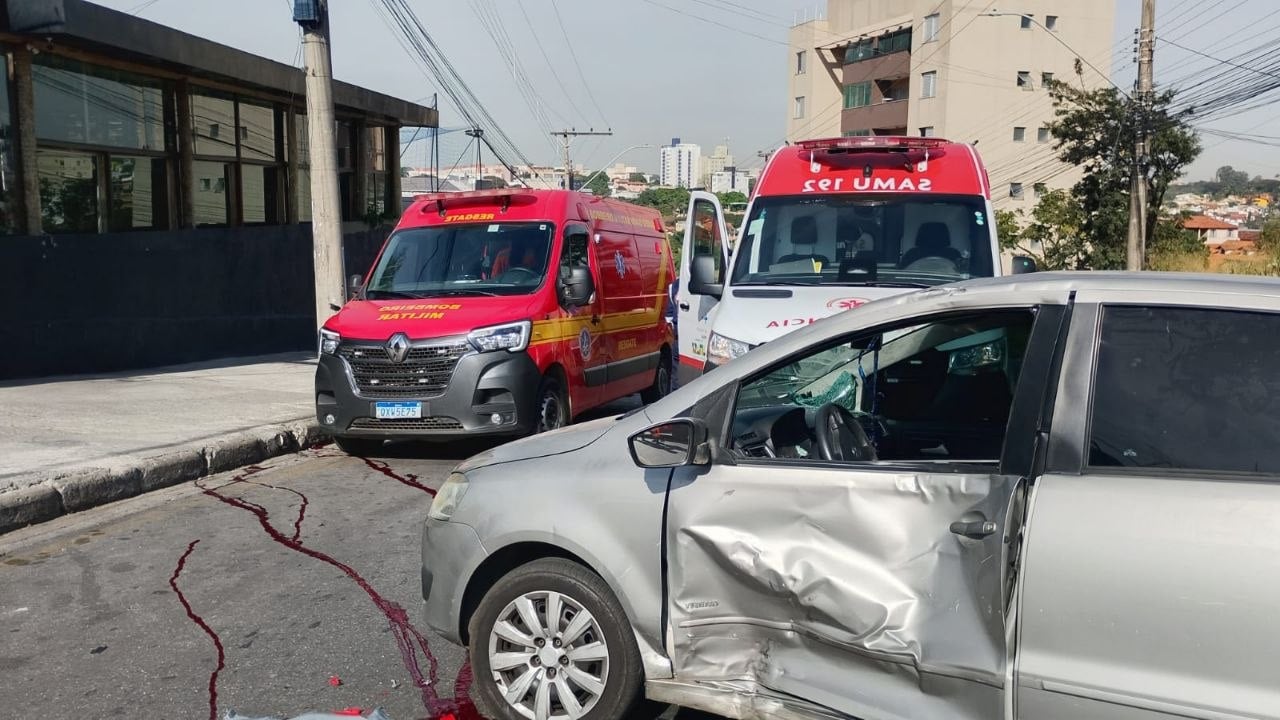 Motociclista morre após batida com carro em Contagem