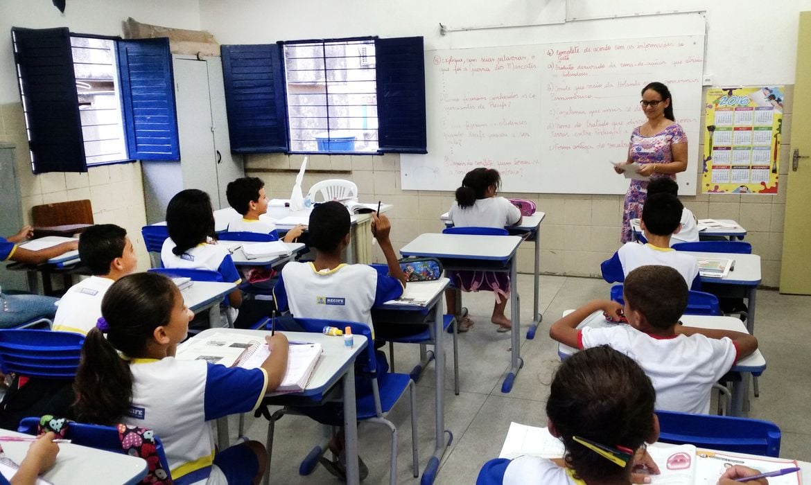 Escolas municipais de Itabira recebem mais de 9,4 mil estudantes no retorno às aulas