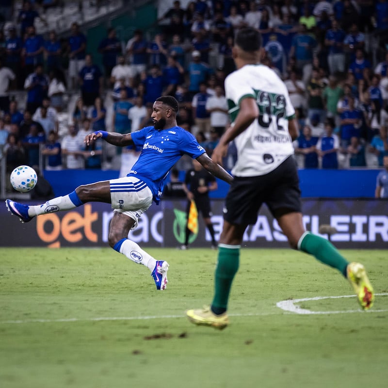 Cruzeiro visita o Coritiba em duelo de seis pontos no Brasileirão; Caraça FM 90,5 transmite ao vivo