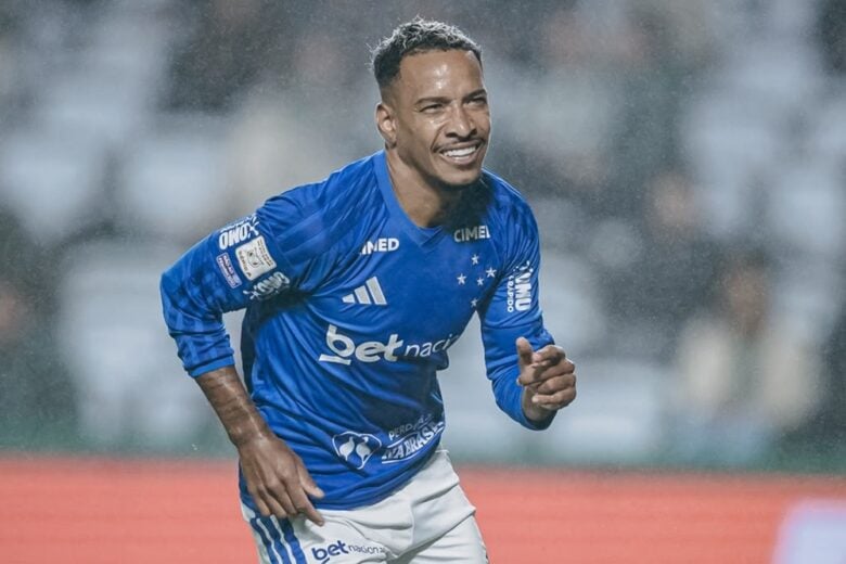 Cruzeiro visita o Santos na Vila Belmiro de olho em vaga no G4 do Brasileirão; Rádio Caraça FM transmite o jogo