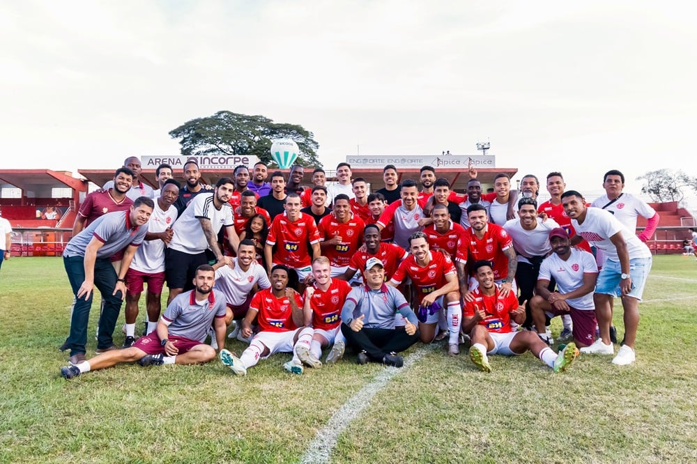 Casa cheia no Israel Pinheiro: Valério vence o Villa Nova, confirma liderança do Grupo B e segue invicto para o mata-mata