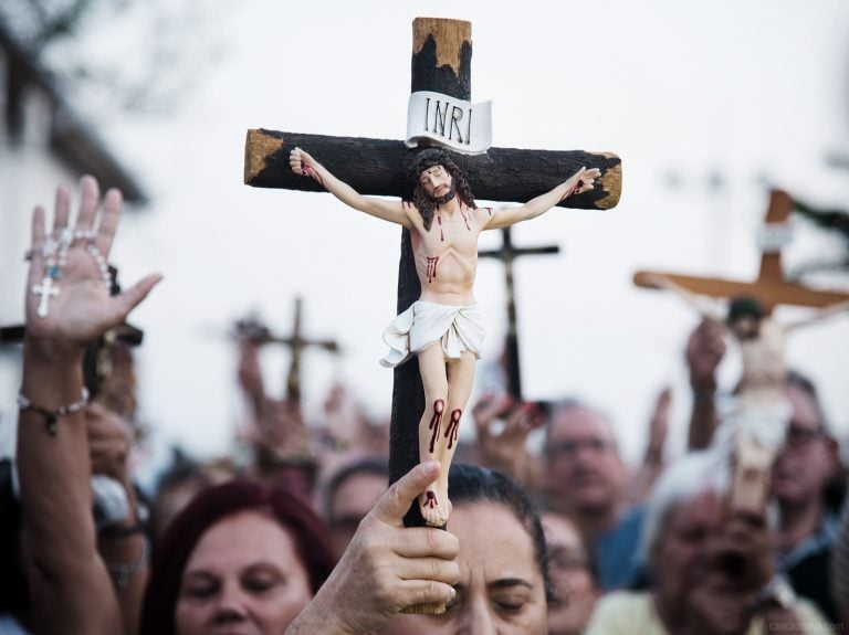 Câmara aprova em primeiro turno projeto que cria medidas de combate à cristofobia