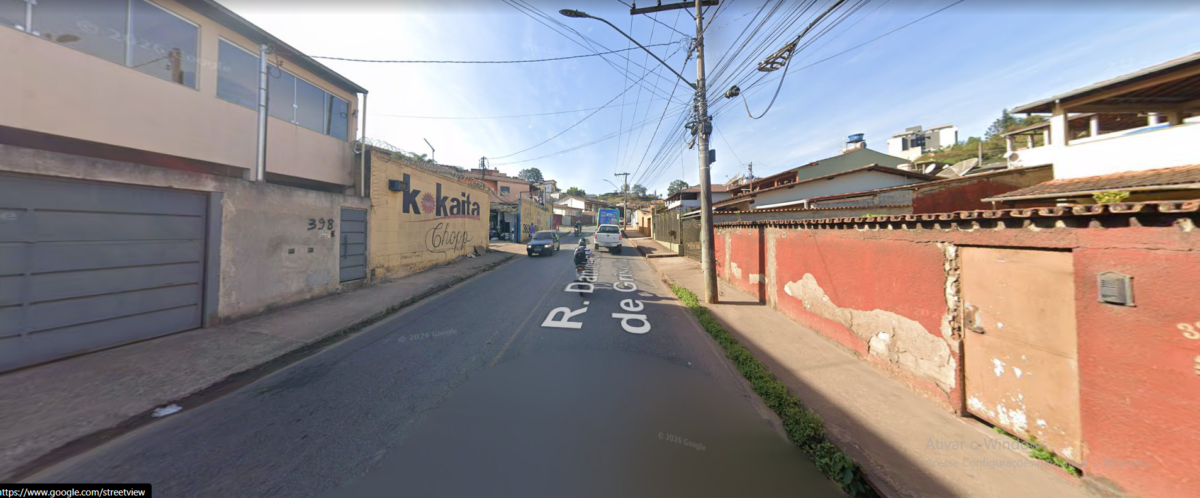 Itabira: obra na rede de esgoto interdita parcialmente rua no bairro Hamilton 