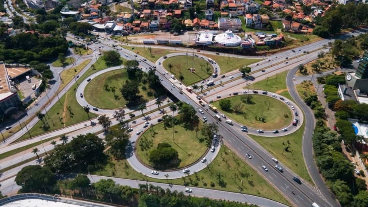 Obras do trevo do Belvedere são retomadas em BH