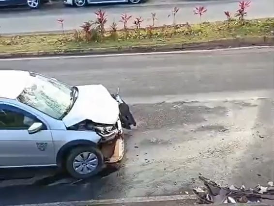 Motorista dorme ao volante e provoca acidente na avenida das Rosas, em Itabira