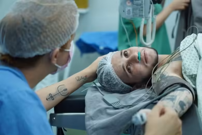 Homem trans dá à luz primeiro bebê na rede pública estadual da Paraíba