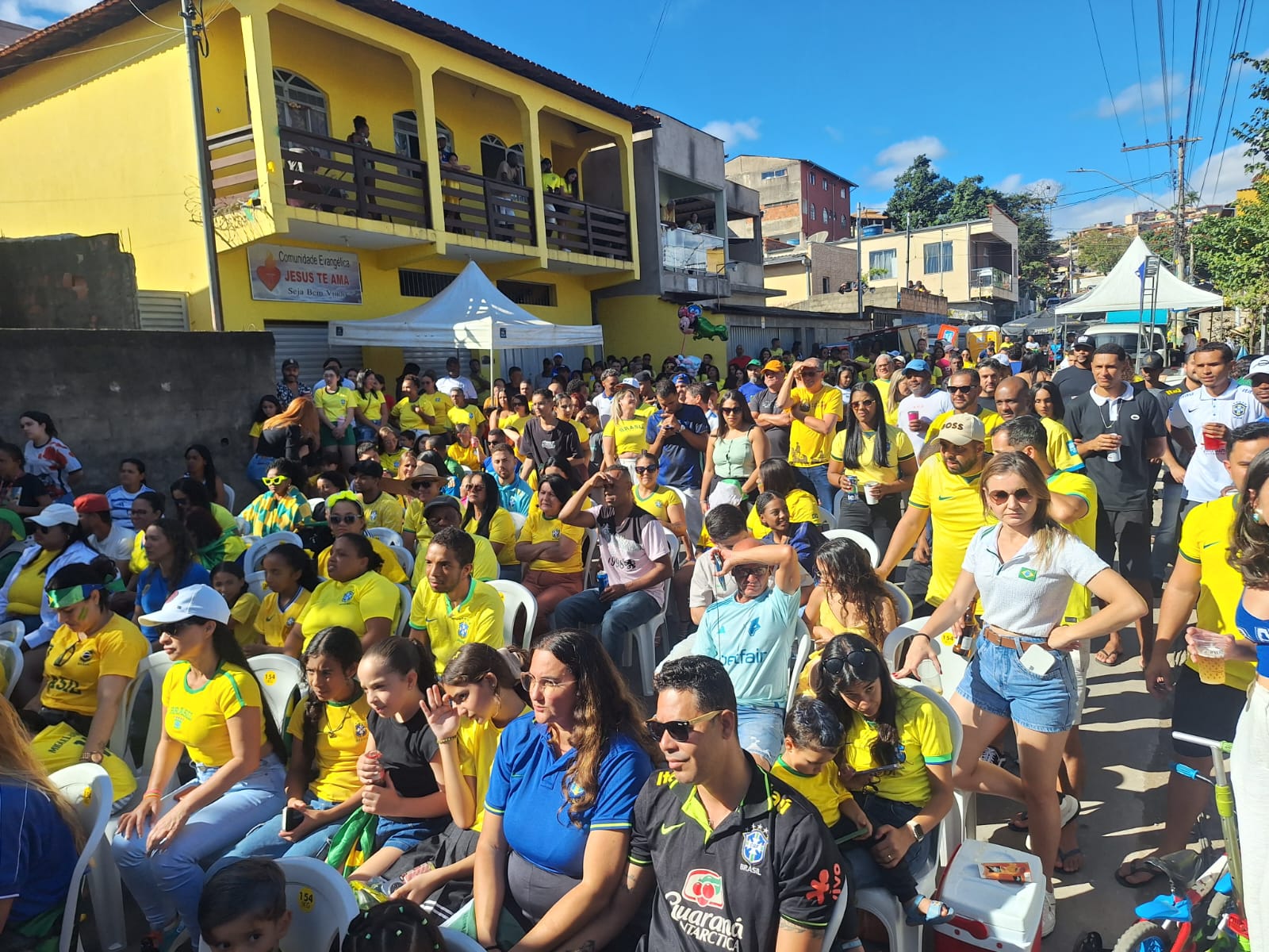 Copa do Mundo: bairro João XXIII recebe a transmissão do jogo entre Brasil e Noruega pelo projeto “Nossa Rua é Hexa”