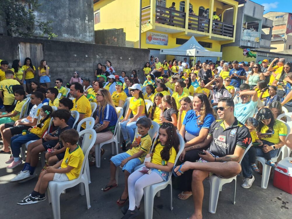 “Nossa Rua é Hexa”: bairro João XXIII, em Itabira, recebe a transmissão do jogo entre Brasil e Noruega pela Copa do Mundo