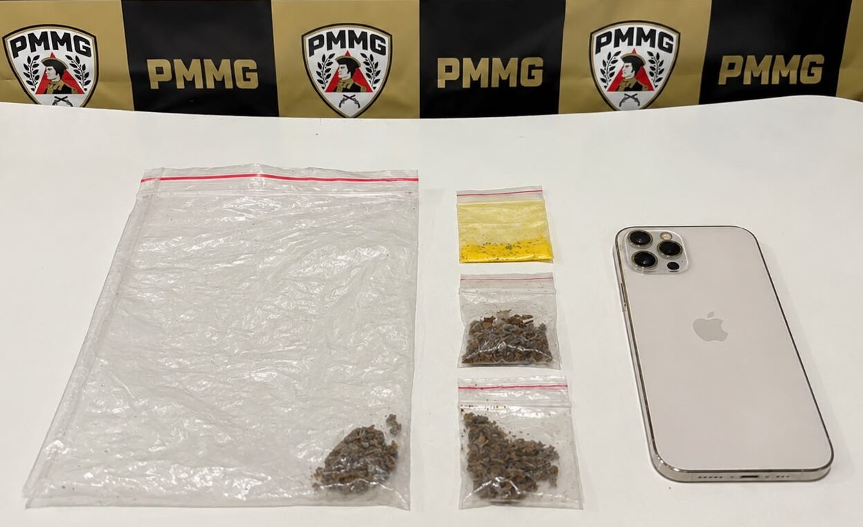 Jovem de 19 anos é preso por tráfico de drogas após tentativa de fuga no bairro Praia, em Itabira