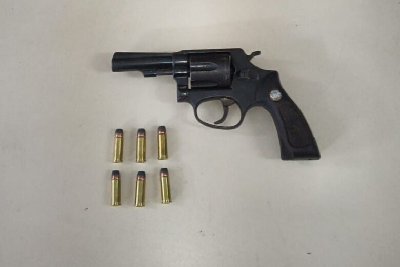 Motorista de aplicativo é preso por porte ilegal de arma de fogo em João Monlevade