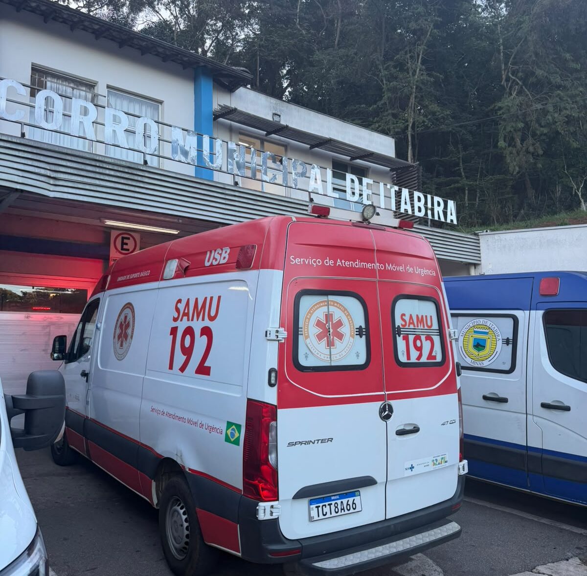 Motociclista sofre mal súbito, perde o controle da direção e bate em barranco na MGC-120, entre Itabira e Nova Era