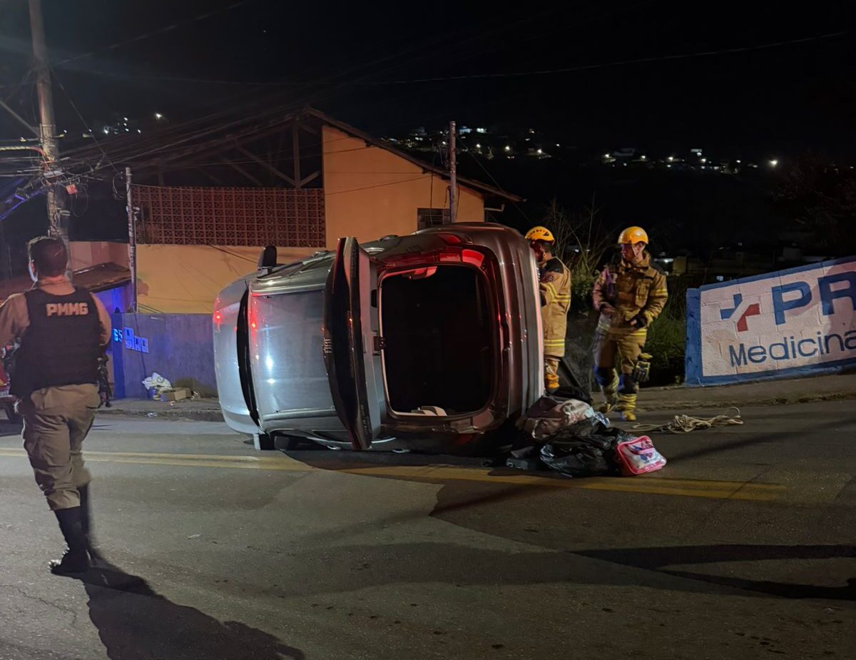 Acidente na Vila Piedade: motorista capota Fiat Pulse após atingir trilho de proteção
