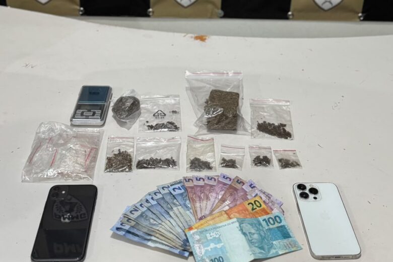 Jovem é preso por tráfico de drogas durante operação da Polícia Militar em Itabira