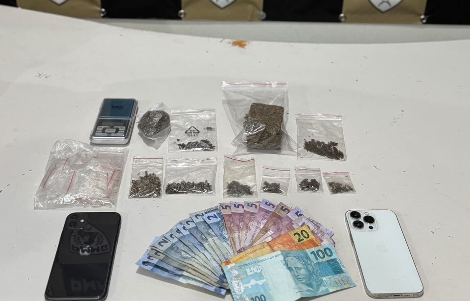 Jovem é preso por tráfico de drogas durante operação da Polícia Militar em Itabira