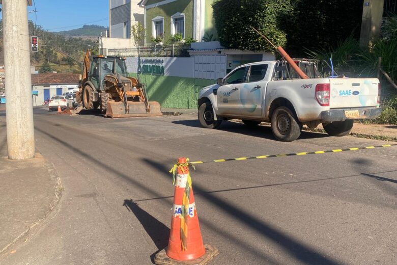 Manutenção do Saae interdita trecho da avenida Martins da Costa em Itabira