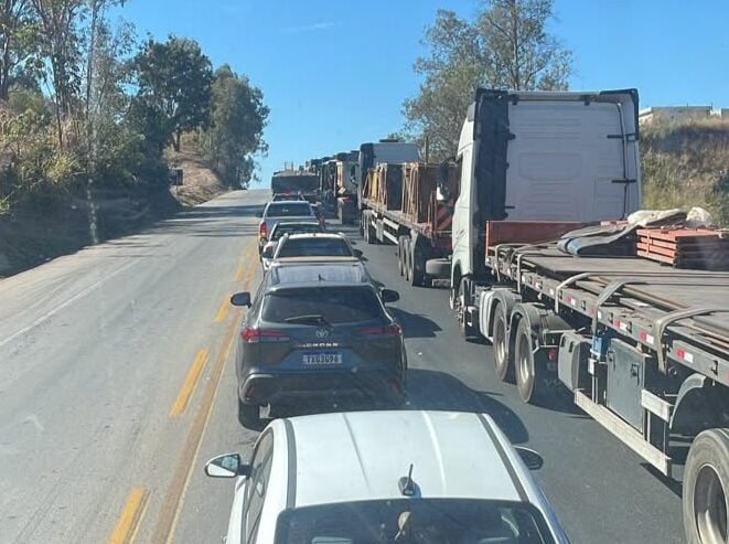 Obras provocam lentidão e congestionamentos em diferentes trechos da BR-381 nesta sexta-feira; veja onde