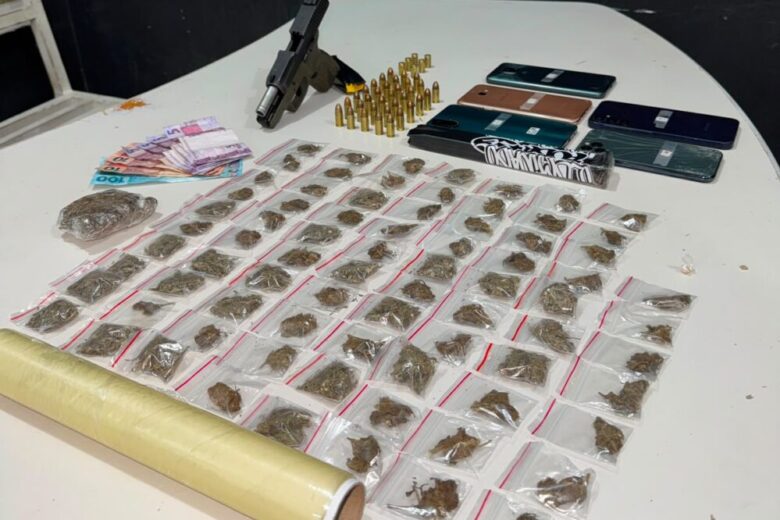 Polícia Militar apreende arma com numeração raspada e grande quantidade de drogas após denúncia de tiros em Itabira