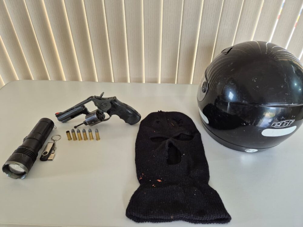 PM prende suspeito armado durante operação contra roubo de carga na BR-381