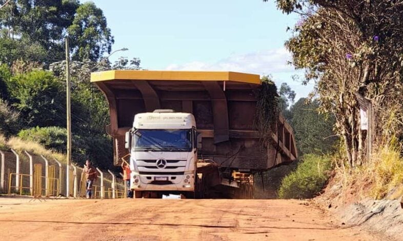 Transporte de báscula mobiliza operação especial e provoca lentidão no trânsito em estradas no entorno Itabira