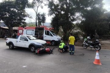 Motociclista sofre fratura exposta em colisão com carro no bairro João XXIII, em Itabira