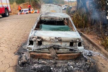Carro é destruído por incêndio na BR-381, em Nova Era
