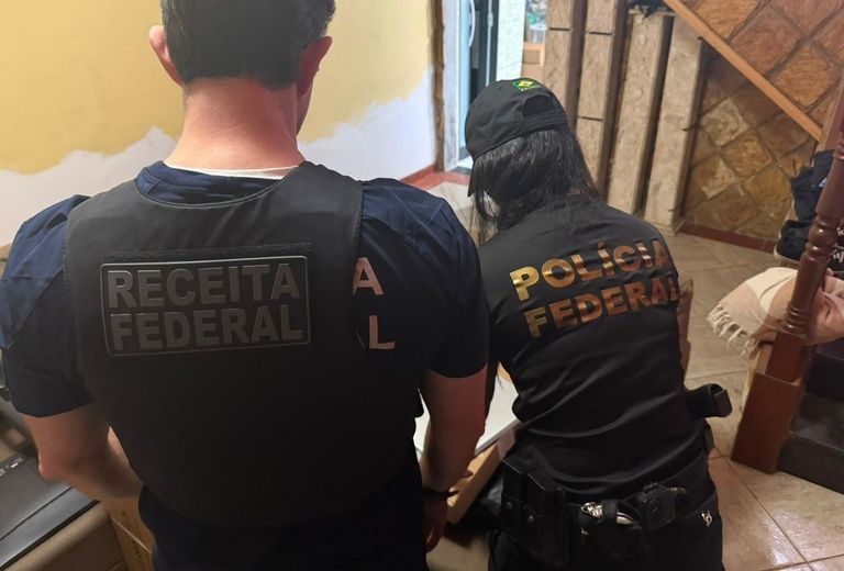 PF realiza operação para investigar furto de equipamentos e veículos da Receita Federal