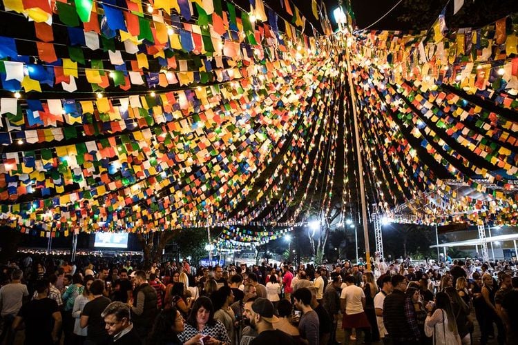 Arraial Cabeça Feita leva forró e gastronomia típica ao bairro Vila Santa Izabel em Itabira