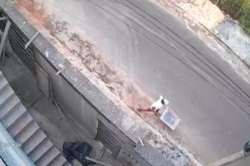 Câmeras registram furto de carrinho de mão em obra no bairro Vila Salica, em Itabira; veja o vídeo