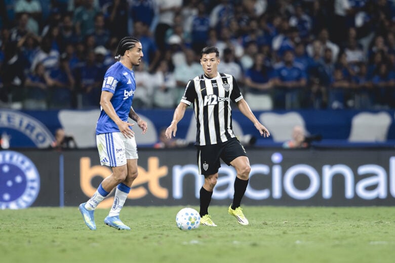 Cruzeiro e Atlético iniciam disputa por vaga na semifinal da Copa do Brasil em clássico no Mineirão; Rádio Caraça transmite ao vivo