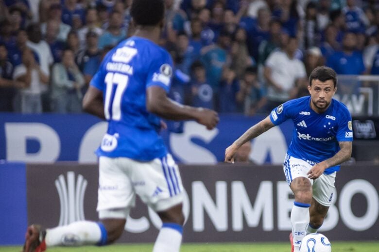 Cruzeiro desafia Corinthians em São Paulo pela 23ª rodada do Campeonato Brasileiro: Rádio Caraça FM transmite o jogo
