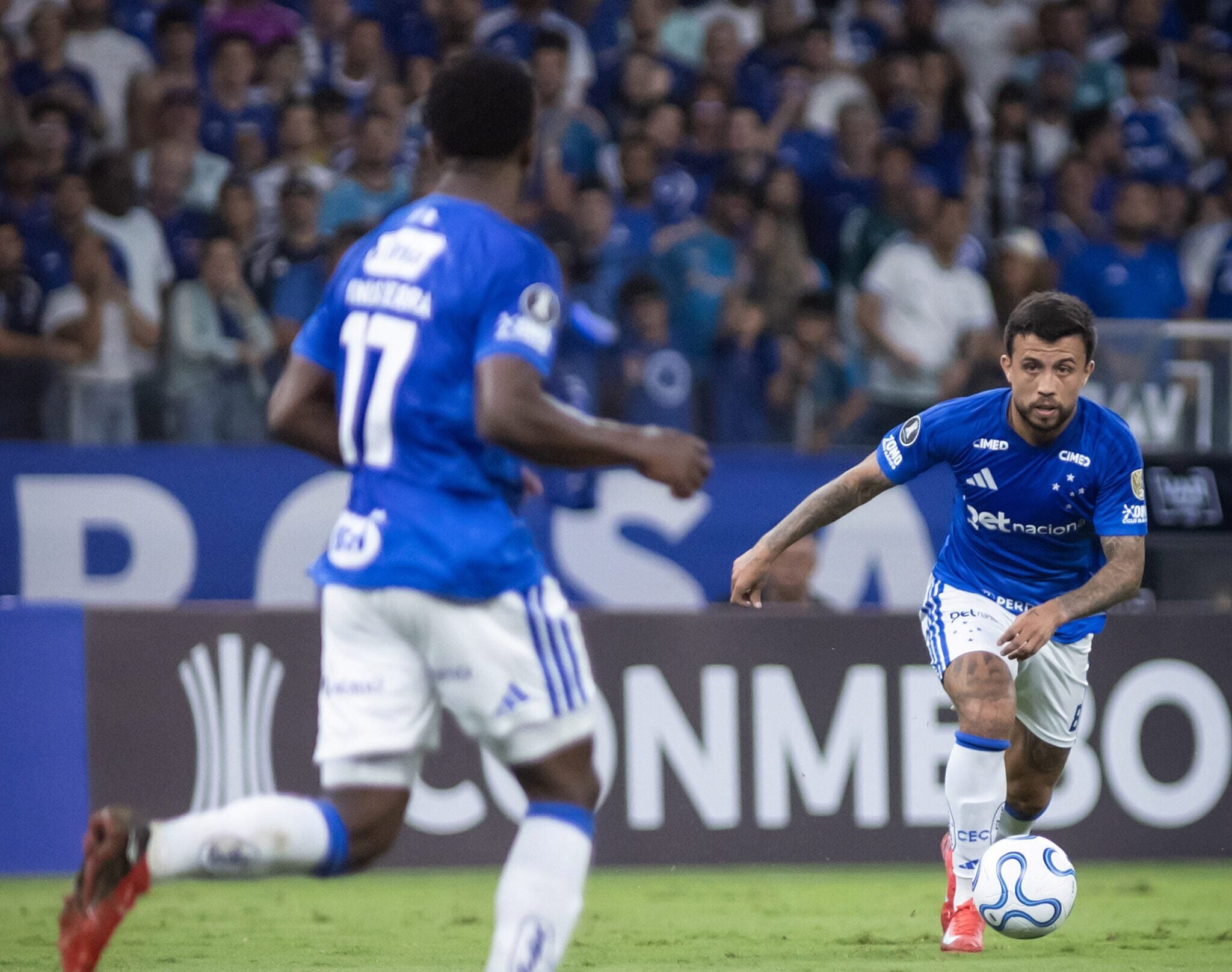 Cruzeiro desafia Corinthians em São Paulo pela 23ª rodada do Campeonato Brasileiro: Rádio Caraça FM transmite o jogo