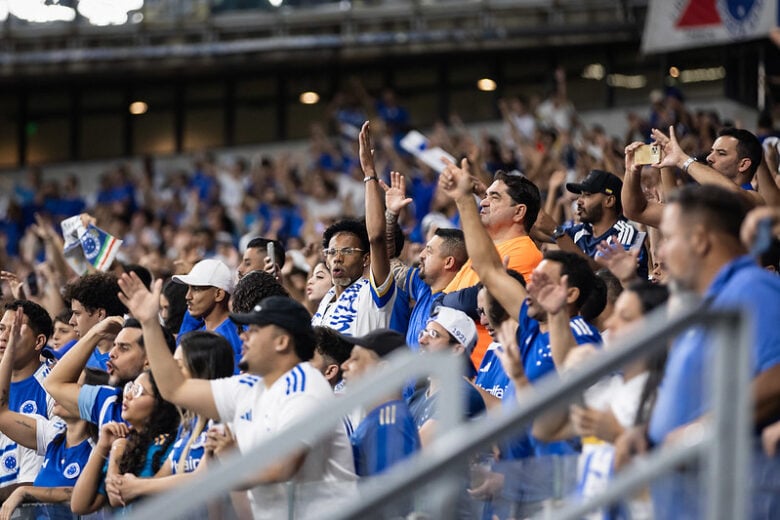 Cruzeiro decide vaga nas quartas da Libertadores contra o Flamengo no Maracanã; Rádio Caraça FM transmite o jogo