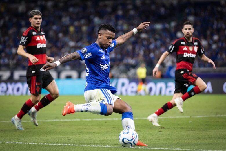 Cruzeiro e Flamengo empatam no Mineirão e deixam decisão das oitavas da Libertadores para o Maracanã
