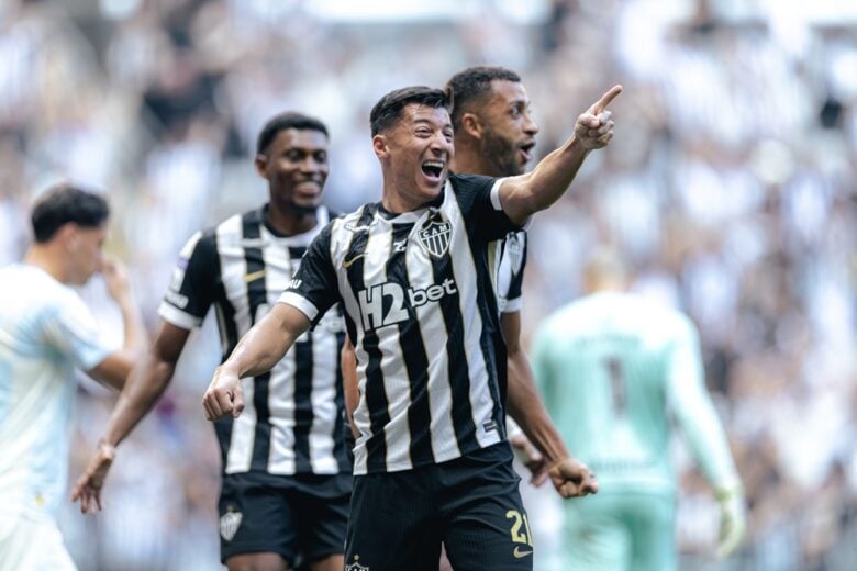 Atlético-MG derrota Grêmio por 3 a 0 e fica próximo do G-6 do Campeonato Brasileiro