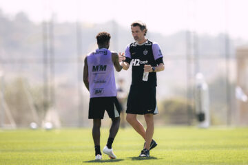 Atlético visita o Internacional pelo Campeonato Brasileiro; Rádio Caraça FM transmite o jogo