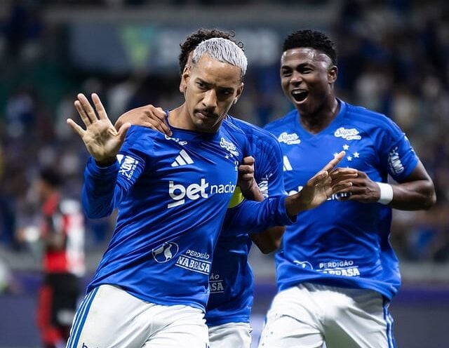 Matheus Pereira marca no último lance e Cruzeiro se vinga de eliminação para o Flamengo