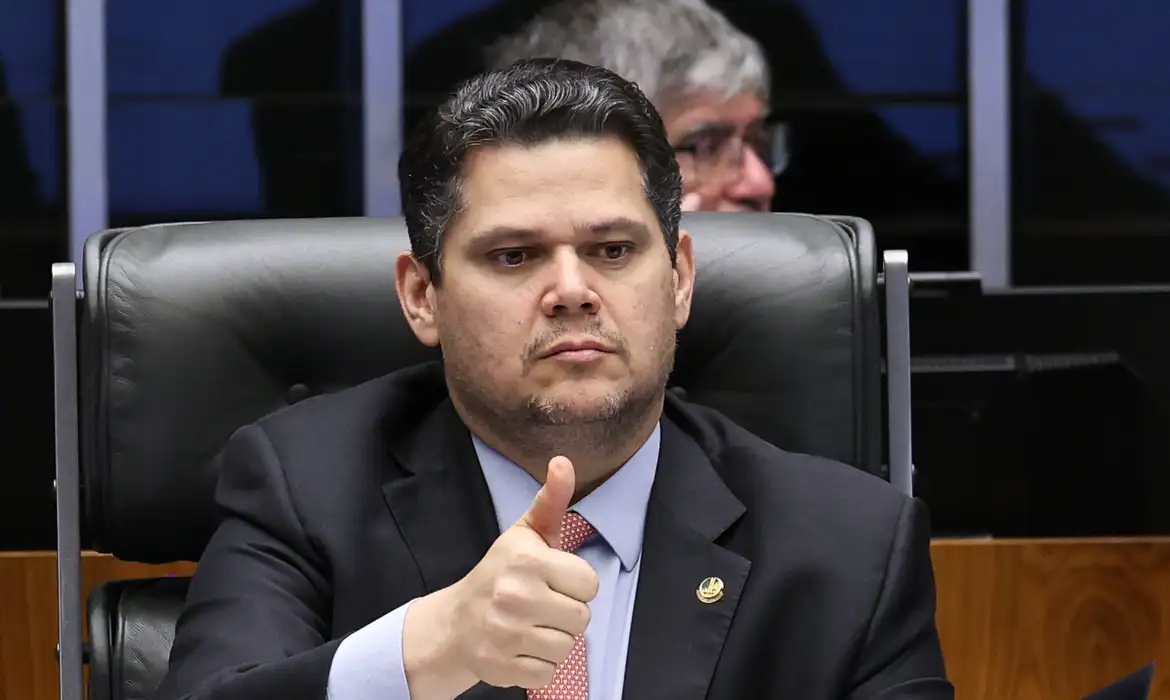 Repercute o encontro secreto  de Lula e Alcolumbre na casa de Moraes