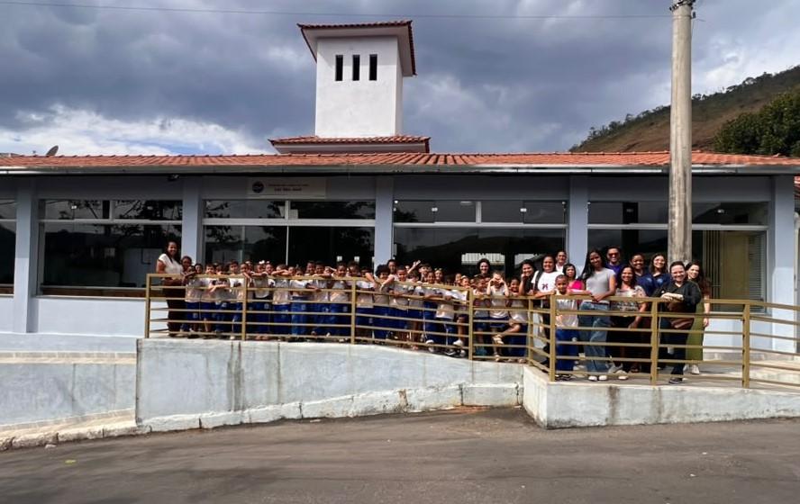 São Gonçalo do Rio Abaixo: Projeto Conectando Gerações promove encontro entre alunos e idosos