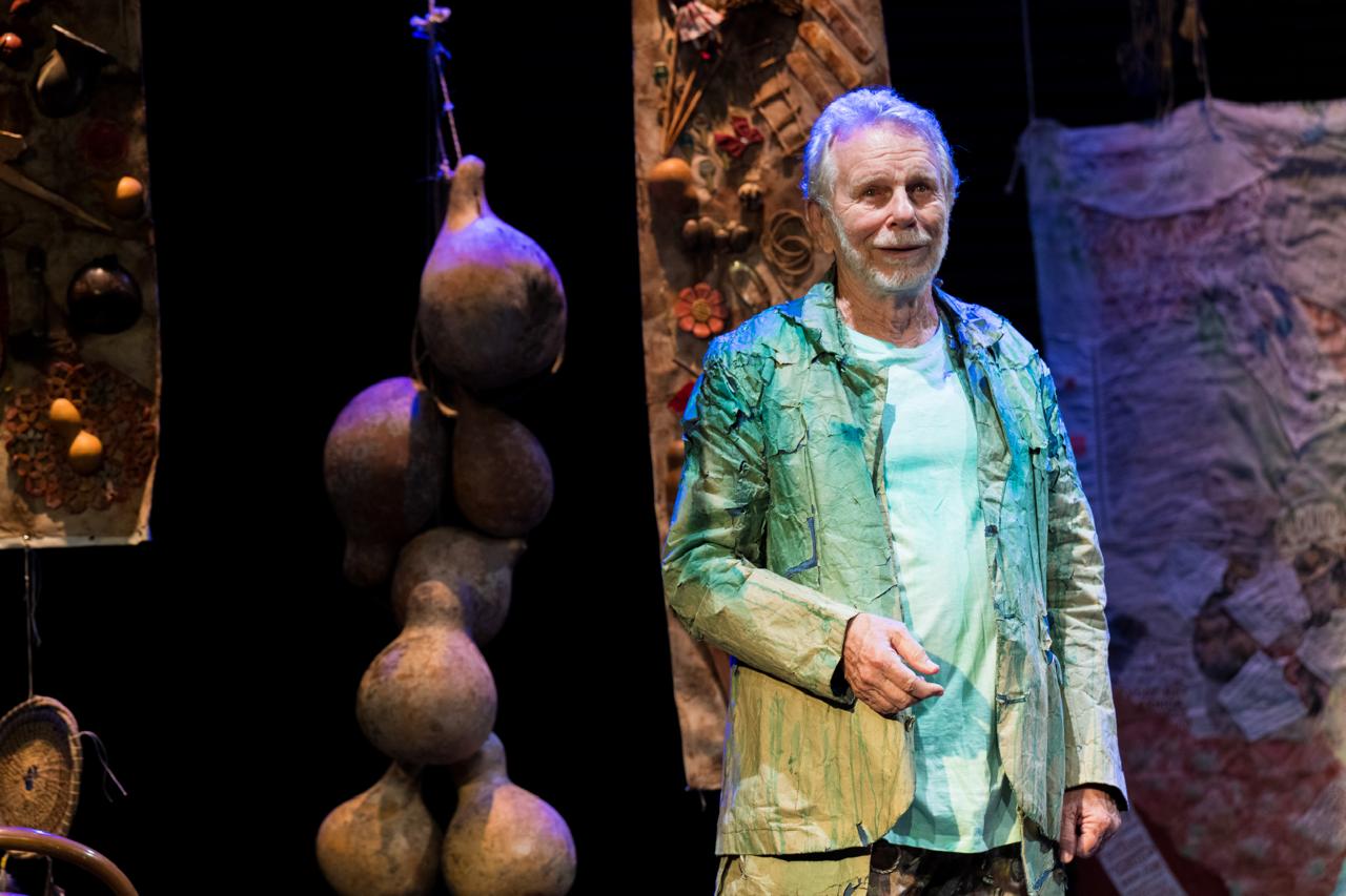 ENTREVISTA - "O teatro tem magia e calor humano": Jonas Bloch apresenta o espetáculo "Delírio" em Itabira