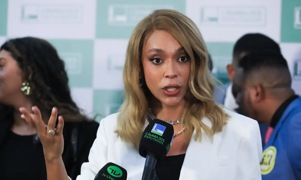 Conselho de Ética da Câmara aprova prosseguimento de processo contra Erika Hilton por quebra de decoro
