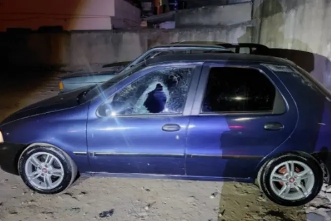 Casal é detido após deixar criança sozinha em automóvel enquanto participava de baile funk