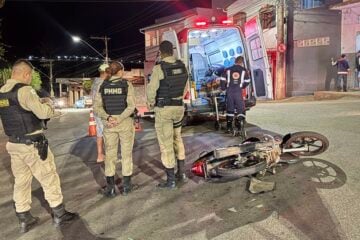 Acidente entre motocicleta e automóvel deixa mulher ferida no bairro Água Fresca, em Itabira